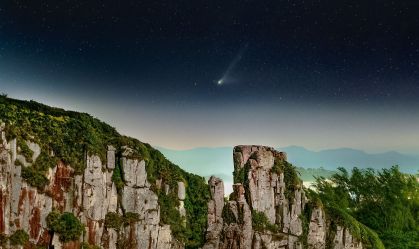 Fotógrafo registra passagem do "Cometa do Diabo" pelo céu do Brasil; veja
