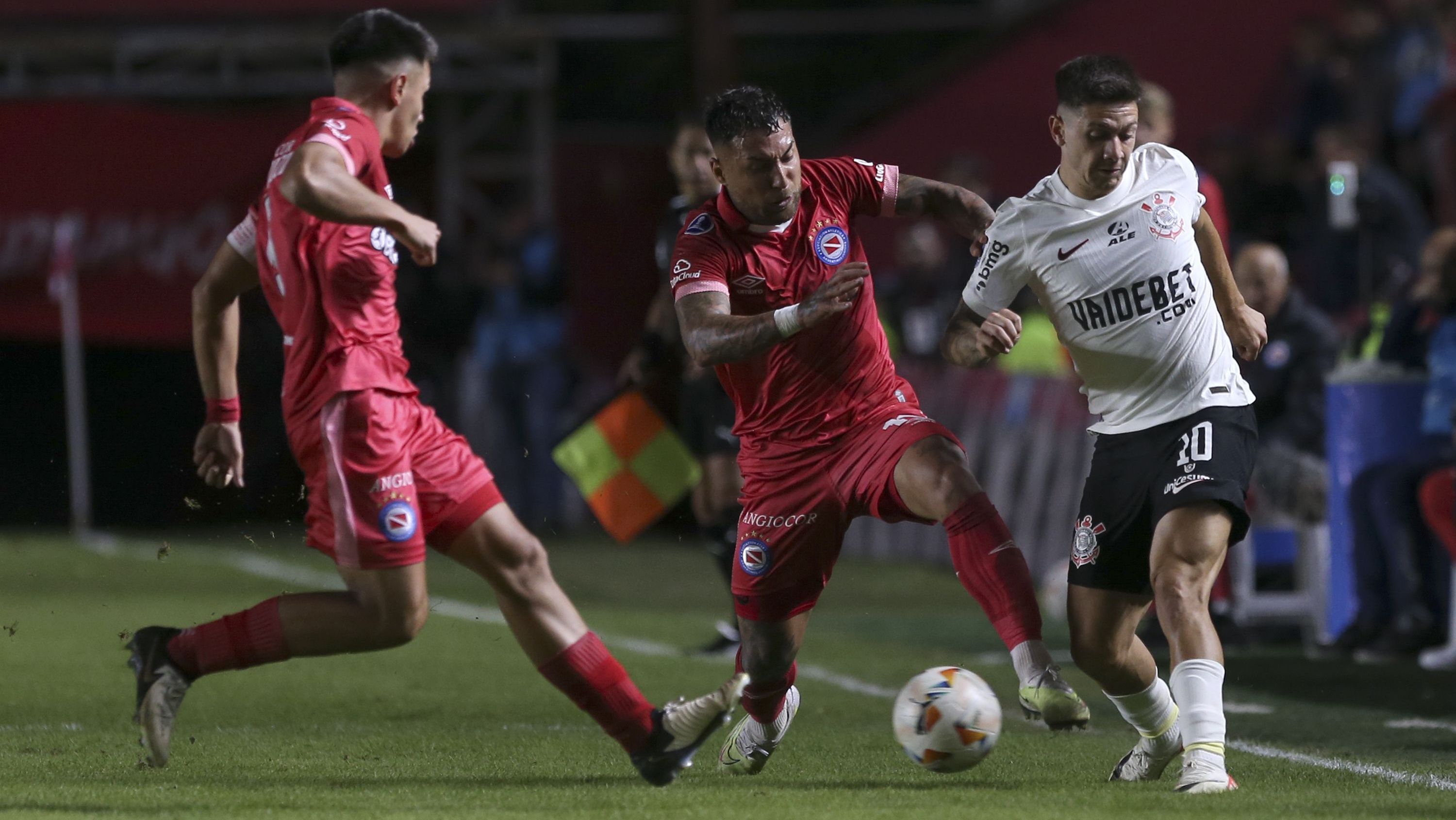 Lance de Argentinos Juniors 1 x 0 Corinthians