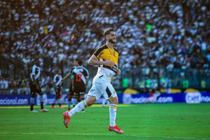 Fellipe Mateus em vitória do Criciúma sobre o Vasco