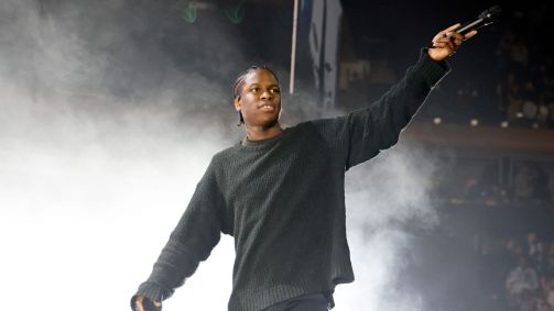 Daniel Caesar anuncia show no Rio de Janeiro