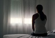 Pobreza eleva em 3 vezes risco de ansiedade e depressão