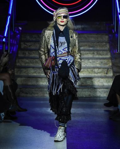 Amapô traz mix de estampas, brilhos e muita cor na SPFW N57 / Reprodução/SPFW/Instagram