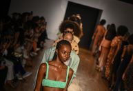 Weider Silveiro abre 4º dia de SPFW exaltando ornamentos africanos