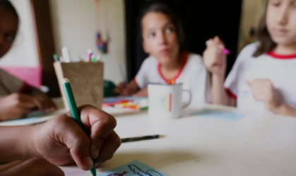 Pesquisa mostra que escolas com maioria de alunos negros têm infraestrutura pior