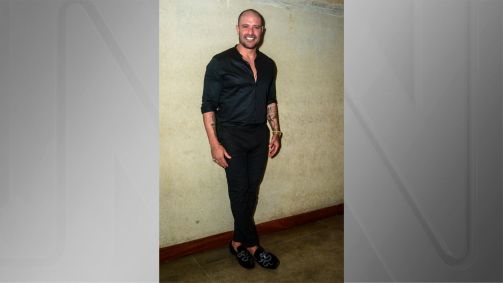 Diogo Nogueira chegou para a coletiva do Rock in Rio na Cidade das Artes, no Rio de Janeiro