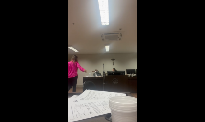 Momento da discussão entre promotor e advogada em Minas Gerais