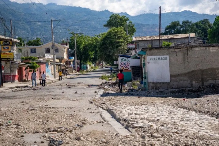 Dentro do território da gangue Kraze Baryé em Porto Príncipe, Haiti, em 18 de abril de 2024 / Evelio Contreras/CNN