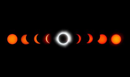 Eclipse solar total visto usando composição de 9 imagens feitas a partir de Mazatlán, México