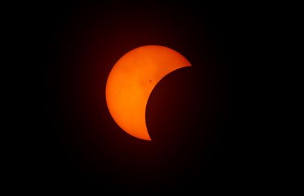 Eclipse parcial do dia 8 de abril de 2024 em Fort Worth, no Texas, nos Estados Unidos