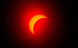 Eclipse parcial do dia 8 de abril de 2024 em Fort Worth, no Texas, nos Estados Unidos