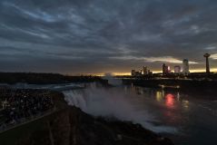 Eclipse solar total do dia 8 de abril de 2024 visto de Niagara Falls, em Nova York, nos Estados Unidos