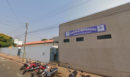 Aluna de 12 anos é atacada por cachorro dentro da sala de aula em Goiás