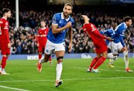 Liverpool perde clássico para Everton e se complica na luta pelo título inglês