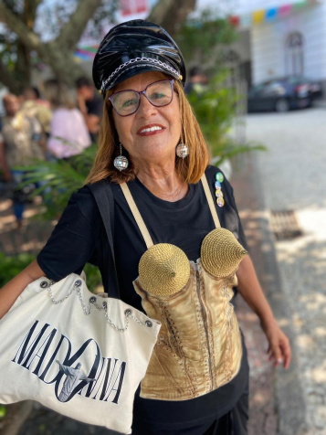 Rosemary de Oliveira Bohrer, 69, fã de Madonna / Cleber Rodrigues/CNN