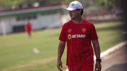 Fernando Diniz em treino pelo Fluminense