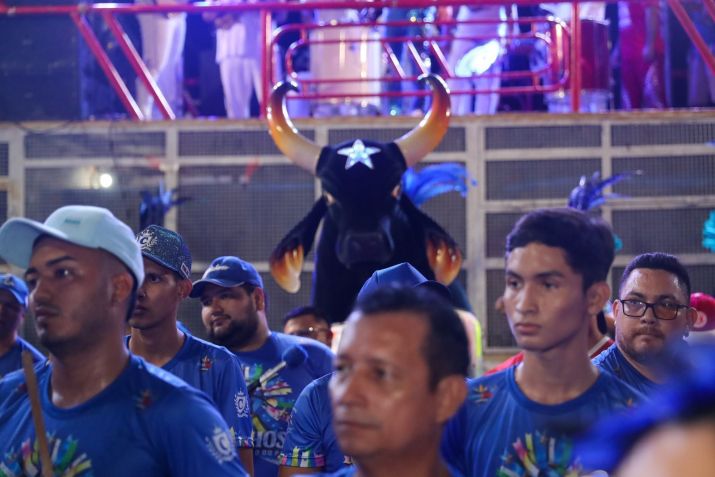 Torcida de Isabelle se reuniu na frente da Catedral Nossa Senhora do Carmo, em Parintins, Amazonas. / Governo do Amazonas