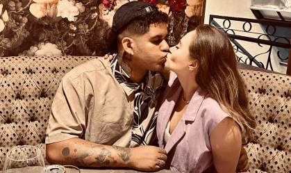 Gaab, filho de Rodriguinho, pede namorada em casamento durante show