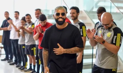 Gabigol foi recebido no Ninho do Urubu sob aplausos