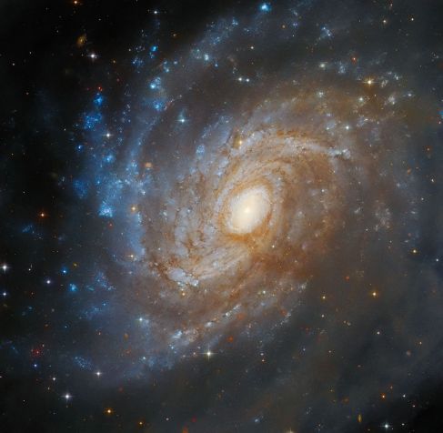 A nuvem cósmica MW9 impede a visualização completa da galáxia / ESA/Hubble & NASA, J. Dalcanton, Dark Energy Survey/DOE/FNAL/DECam/CTIO/NOIRLab/NSF/AURA
