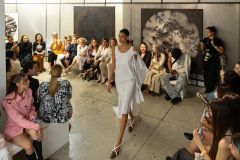 Desfile da grife Glória Coelho, no último dia da semana de moda SPFW N57, Edição Sintonia, realizada na Galeria Nara Roesler, nos Jardins,