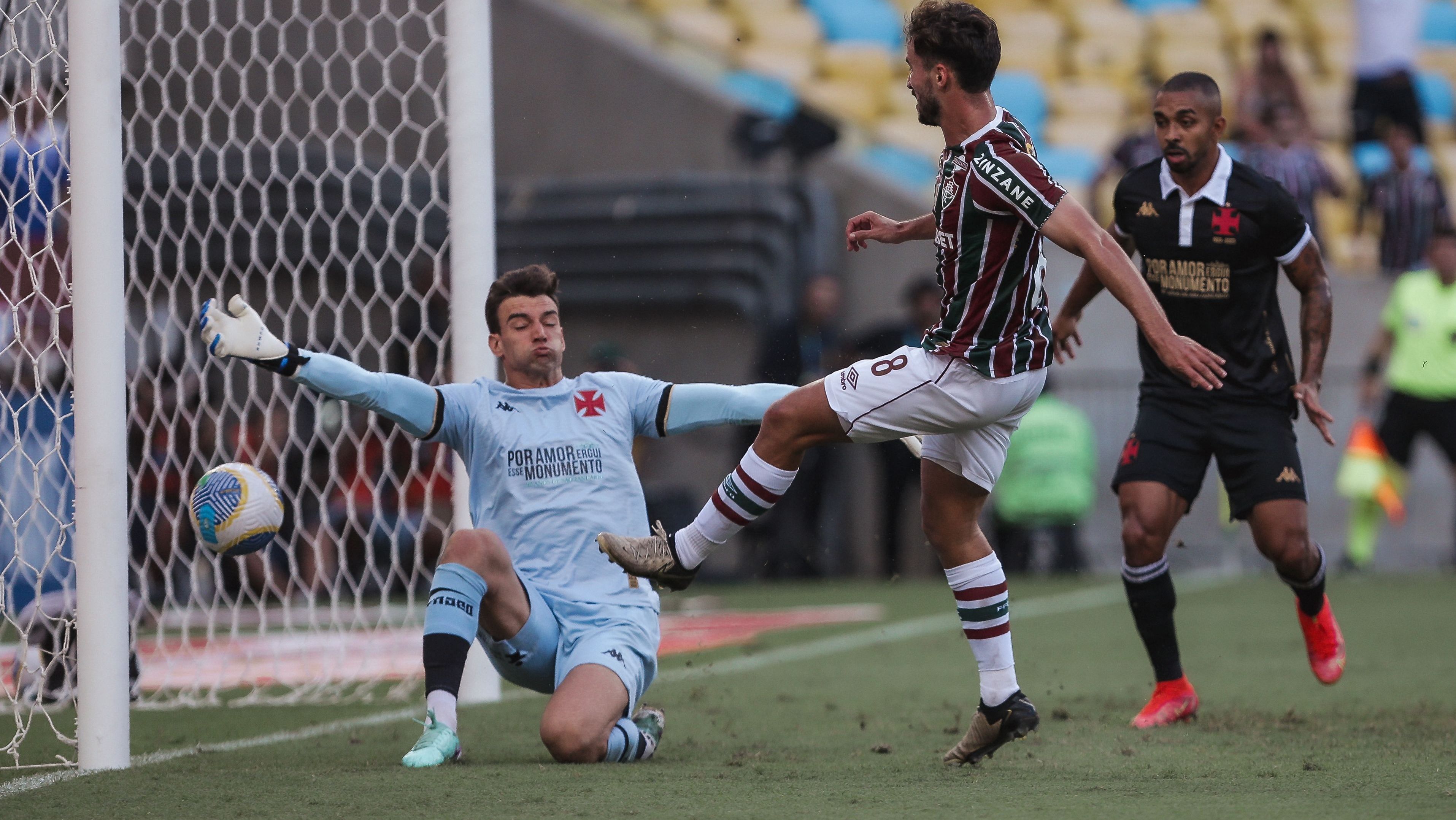 Martinelli finaliza para marcar o segundo gol do Fluminense sobre o Vasco