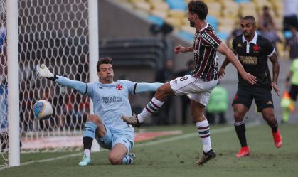 Martinelli finaliza para marcar o segundo gol do Fluminense sobre o Vasco