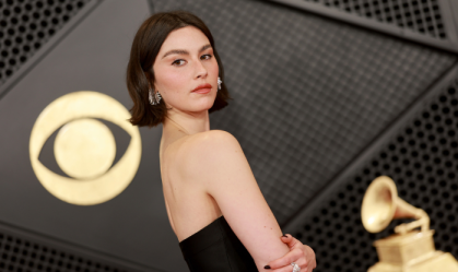 Quem é Gracie Abrams, cantora pop em ascensão e bem relacionada na indústria