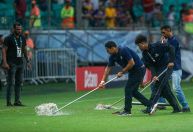 Árbitro interrompe Bahia x Fluminense por causa de temporal em Salvador