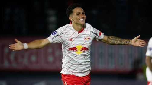 Gustavinho comemora gol do Red Bull Bragantino