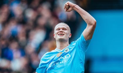 Manchester City goleia o Luton Town e assume liderança da Premier League