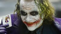 Michael Caine relembra atuação de Heath Ledger em “Batman”: “assustador”