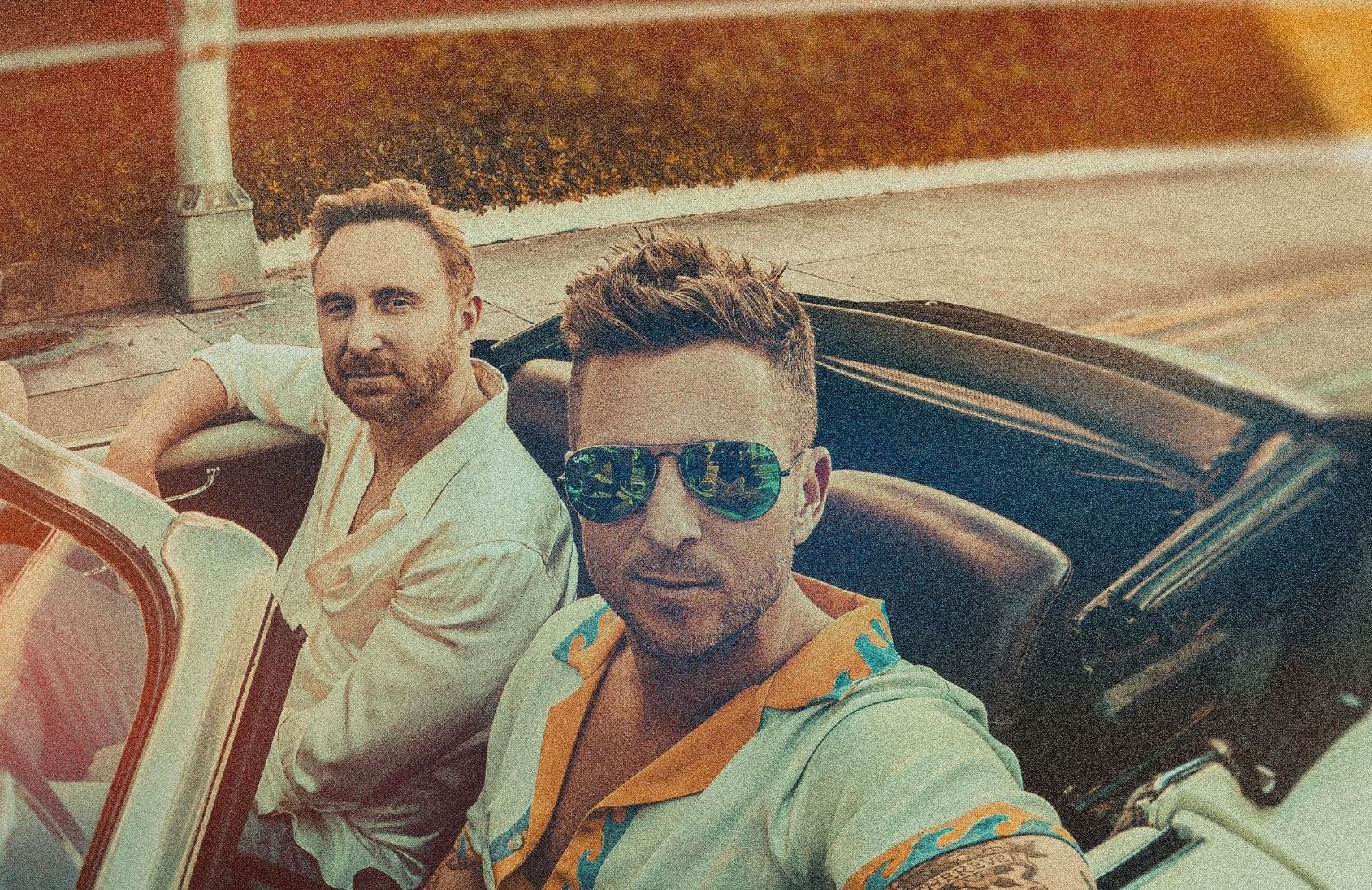 O DJ David Guetta e o cantor Ryan Tedder