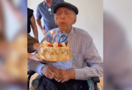 102 anos: funcionário com carreira mais longa recebe festa surpresa em empresa