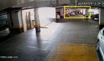 Morto levado ao banco: vídeo mostra idoso sendo retirado de carro e colocado em cadeira de rodas