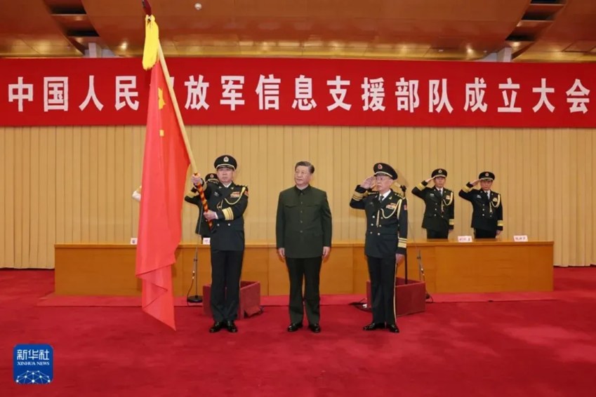 O líder chinês Xi Jinping supervisiona a inauguração da Força de Apoio à Informação do Exército de Libertação Popular em uma cerimônia em Pequim em 19 de abril de 2024 / Reprodução: Xinhua