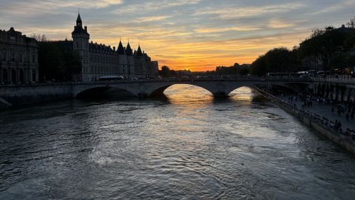 Rio Sena, em Paris