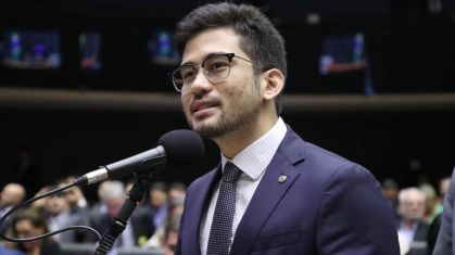 O deputado federal Kim Kataguiri (União-SP) em discurso no plenário da Câmara