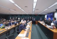 Comissão da Câmara aprova homenagem a Musk em meio a embates com Moraes