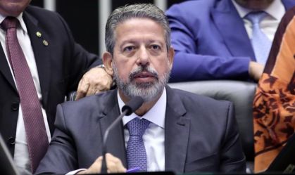 Após pedido de líderes, Lira avalia criar grupo de trabalho para tocar texto sobre foro privilegiado