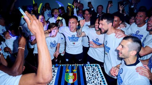 Jogadores da Inter de Milão comemorando título italiano
