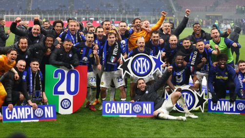 Jogadores da Inter de Milão comemoram o 20º título italiano