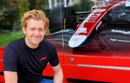 Johannes Heinrichs dará vida ao piloto Niki Lauda / Reprodução/Instagram