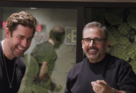 John Krasinski e Steve Carell, de "The Office", se reencontram em novo filme