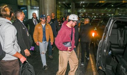 Jonas Brothers chegam ao Brasil; veja imagens do desembarque