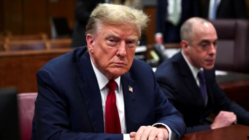 Donald Trump durante julgamento / Getty Images