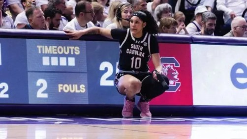 Kamilla Cardoso, pivô brasileira que joga pela universidade de South Carolina