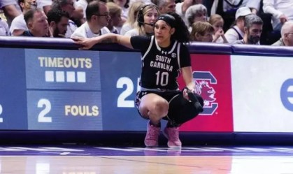 Kamilla Cardoso, pivô brasileira que joga pela universidade de South Carolina
