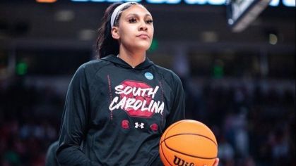 Kamilla Cardoso em jogo da NCAA