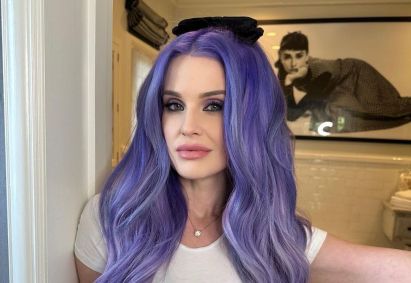 Kelly Osbourne revela que se isolou na gravidez para evitar comentários sobre seu corpo