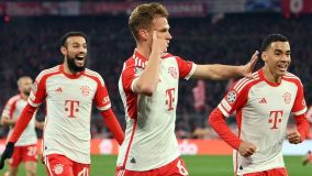 Kimmich comemora o gol da classificação do Bayern de Munique sobre o Arsenal